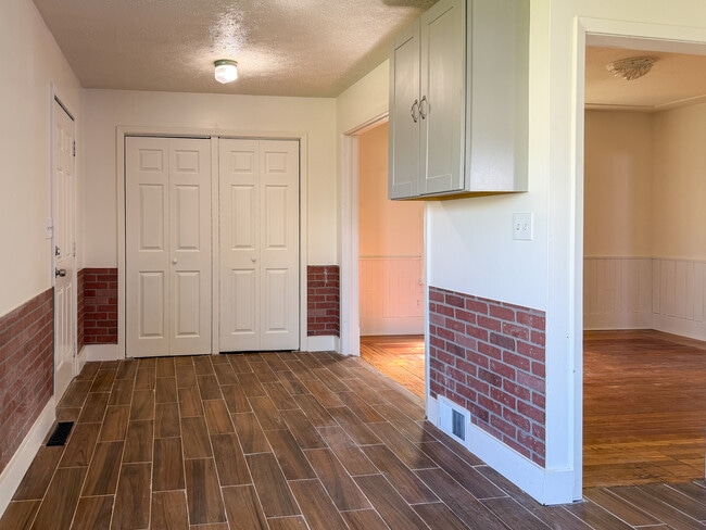 Building Photo - 336 W 29th St