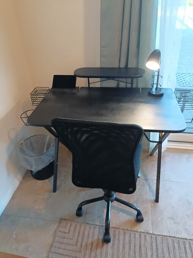 Building Photo - 1620-1624 York Dr