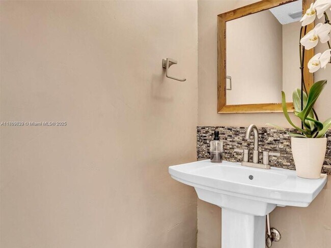 Building Photo - 3 bedroom in Cooper City FL 33330