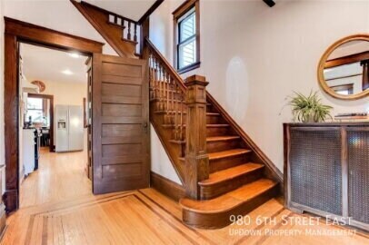 Building Photo - 980 6th St E