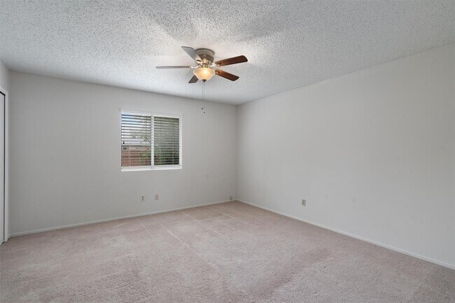 Building Photo - 2204 Silver Spur Dr