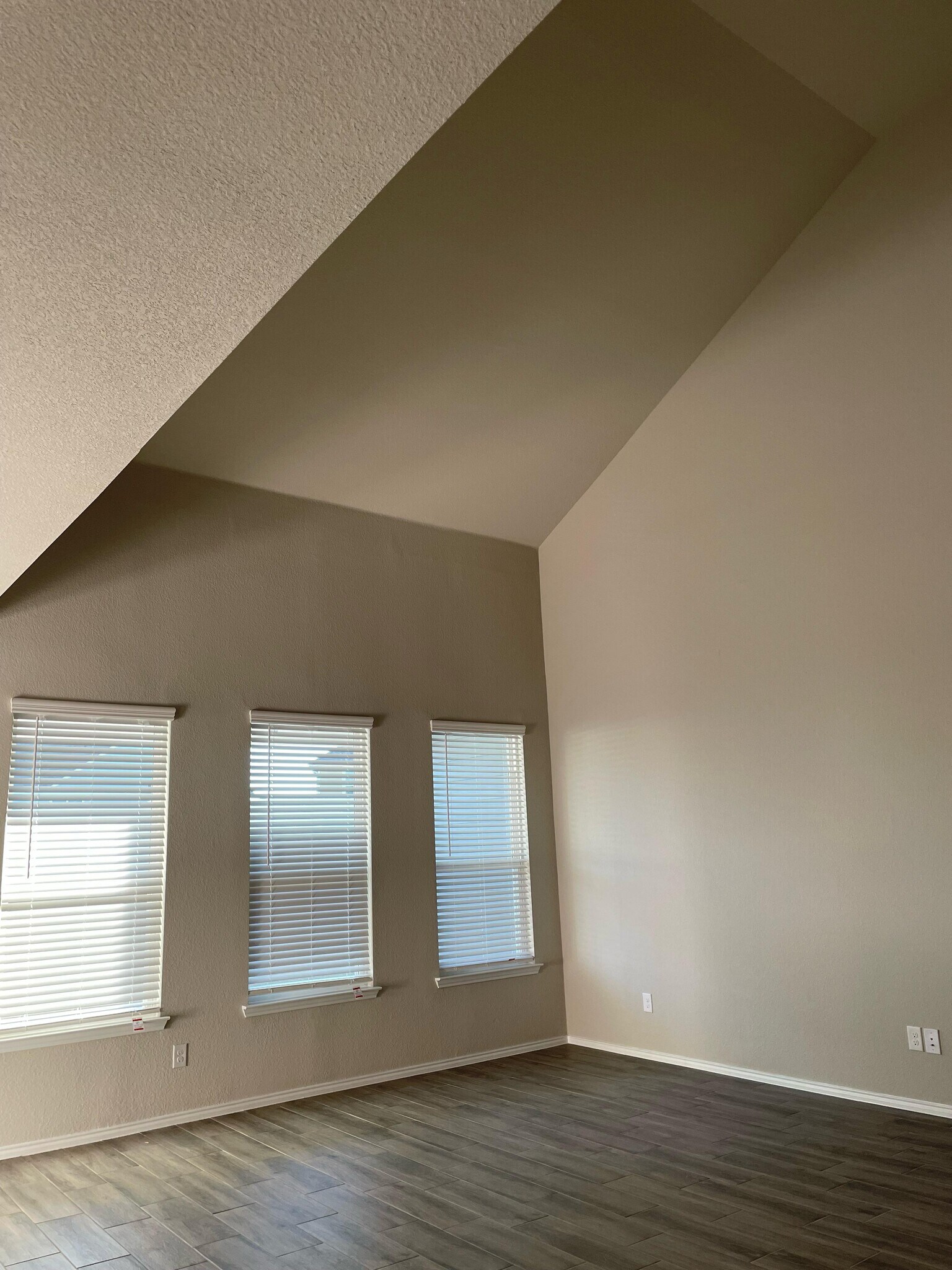 Building Photo - 10032 Adams Ln