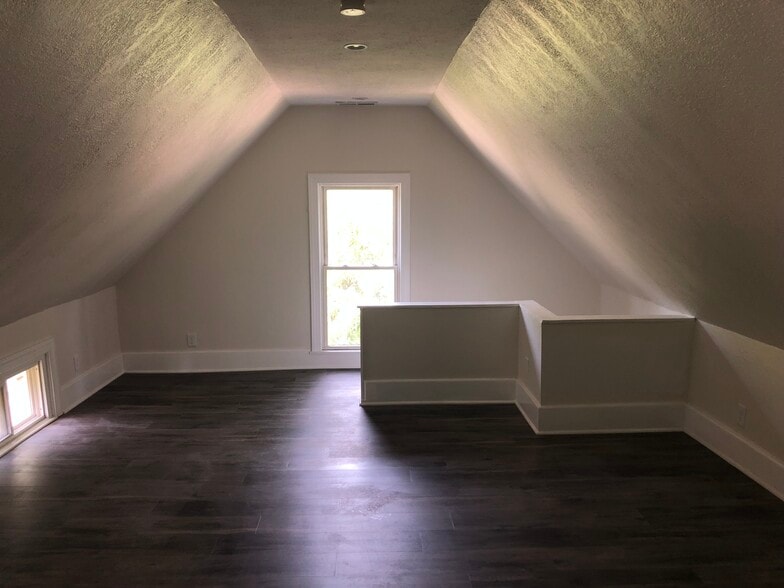 Living Room - 610 S Washington St