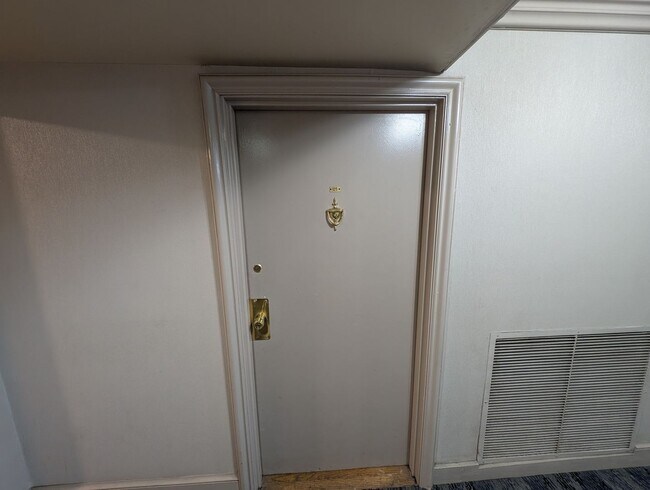 Building Photo - River Place Unit in Rosslyn!