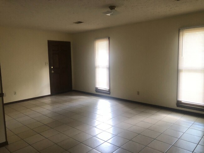 Building Photo - 111 Williamson St