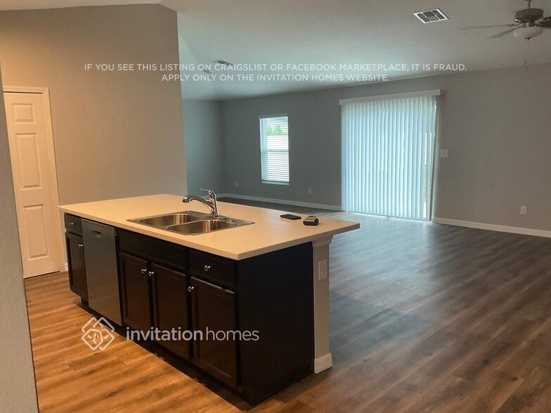 Building Photo - 214 SW 15th Pl