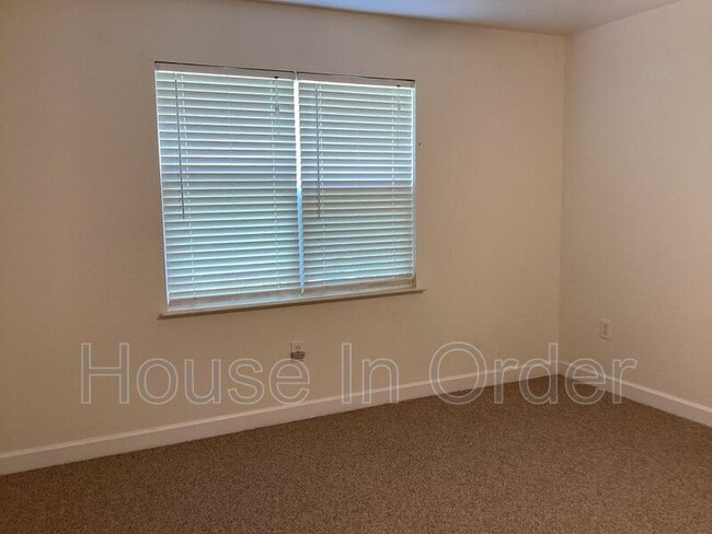 Building Photo - 703 Olde Covington Way