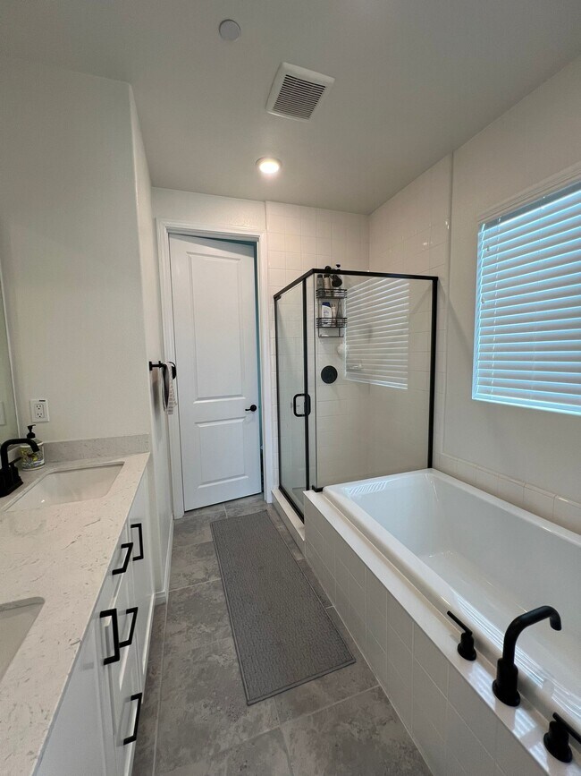 Building Photo - 27717 Stonehurst Ln