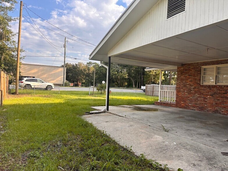 Building Photo - 533 Scranton Rd