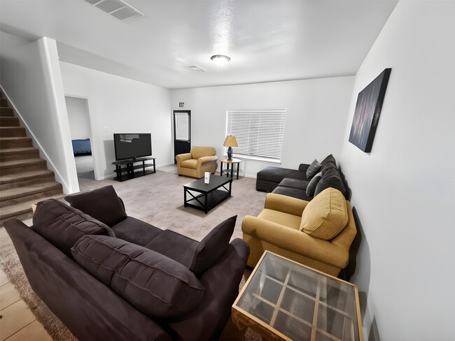 Building Photo - 5127 Oak Briar Ln