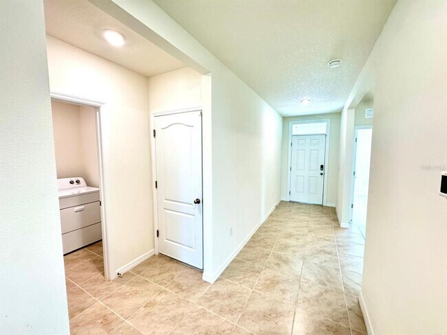 Building Photo - 2109 Doe Run Dr