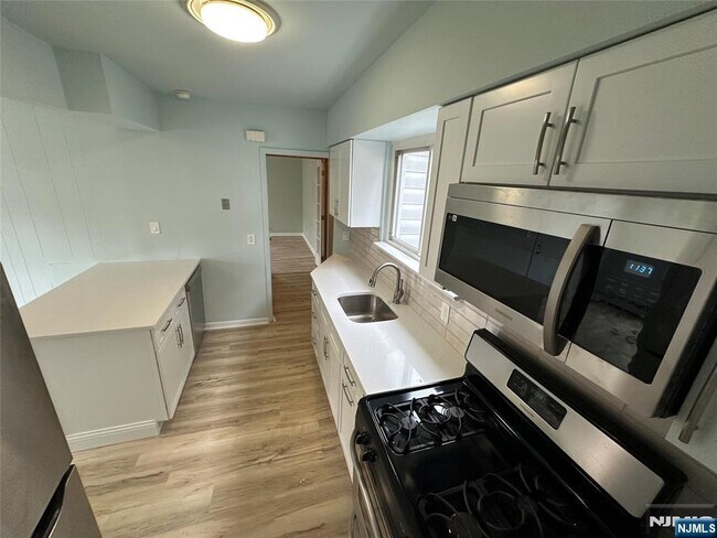 Building Photo - 8 Laird Pl