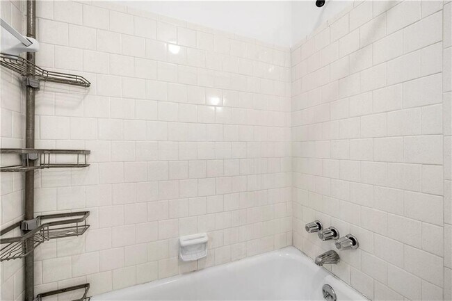 Building Photo - 4531 S Roberts Dr