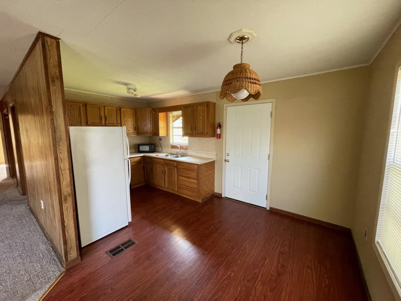 Building Photo - 403 S Vista Dr