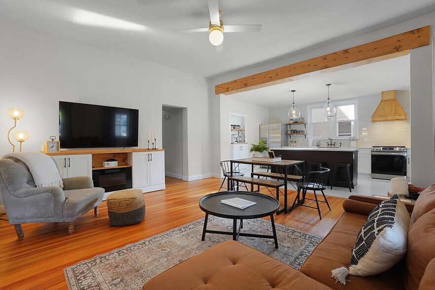 Building Photo - 1015 N 5th St