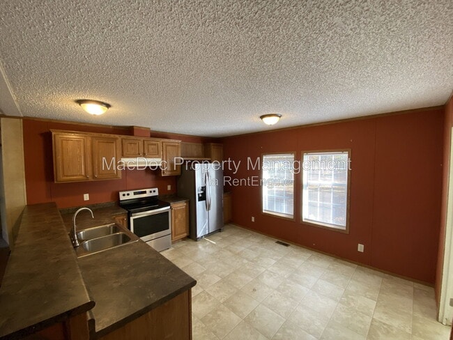 Building Photo - 6280 Mt Airy Dr
