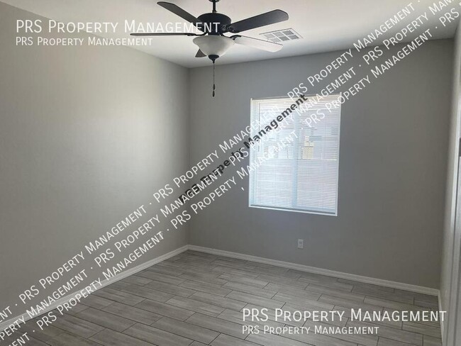 Building Photo - 34909 N Palm Dr