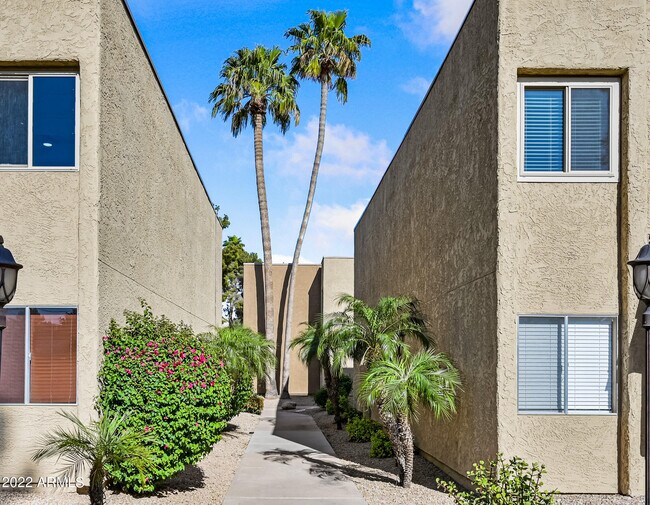 Building Photo - 5877 N Granite Reef Rd