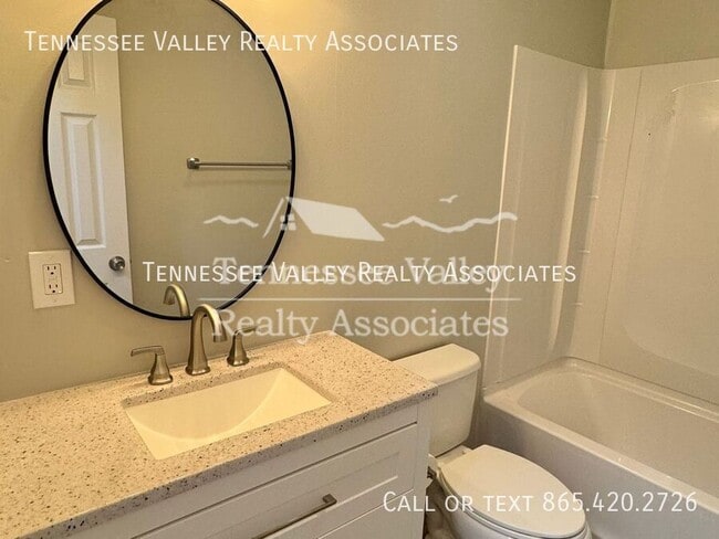 Building Photo - 997 Kirk Ave