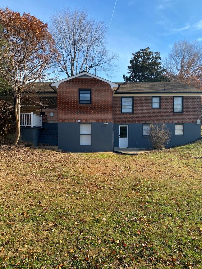 Building Photo - 552 Leesville Rd