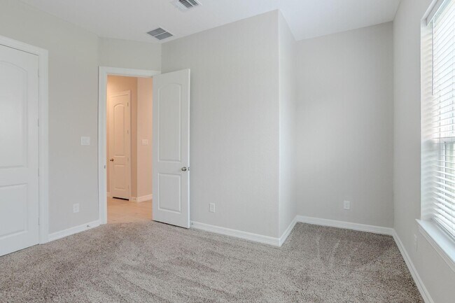 Building Photo - 11016 Cres Light Way