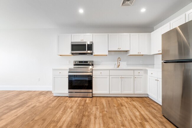 Building Photo - 574-576 State St