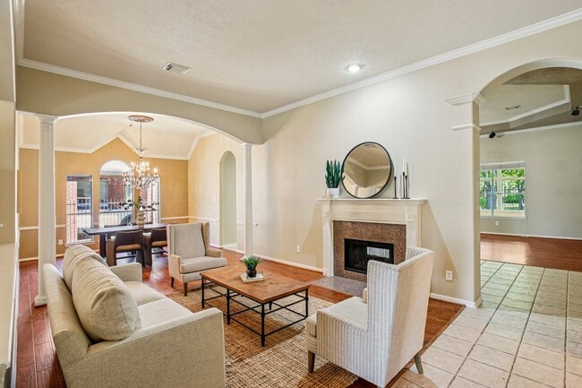 Building Photo - 8822 Ballinger Dr