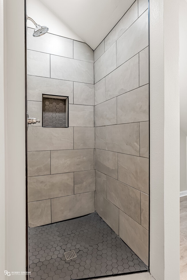 Building Photo - 10048 Alondra St