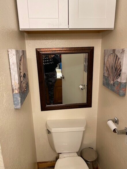 Building Photo - 3180 Country Club Dr