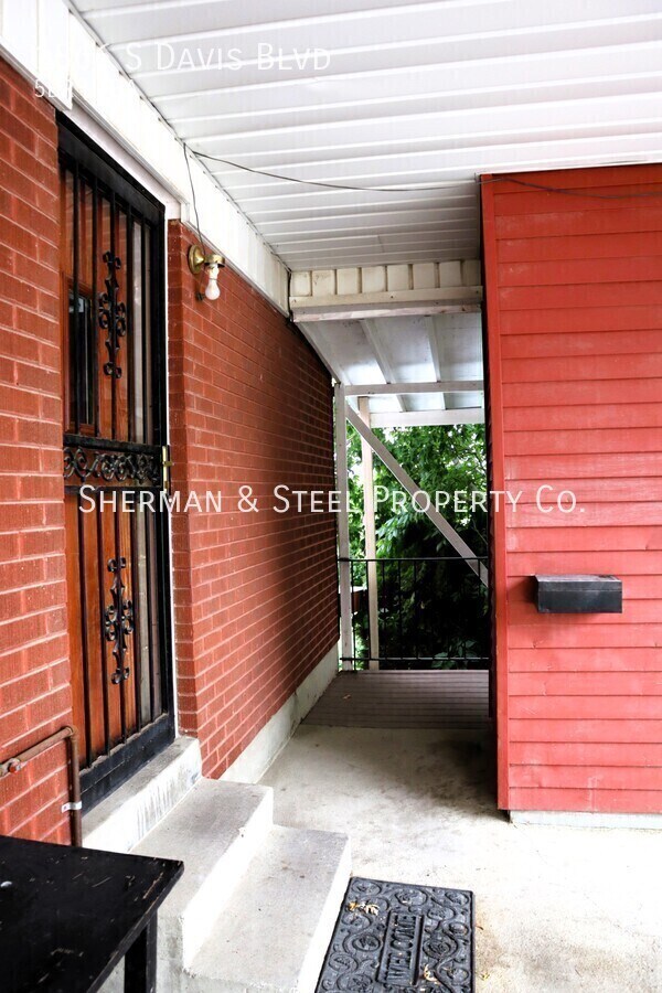 Building Photo - 1866 S Davis Blvd