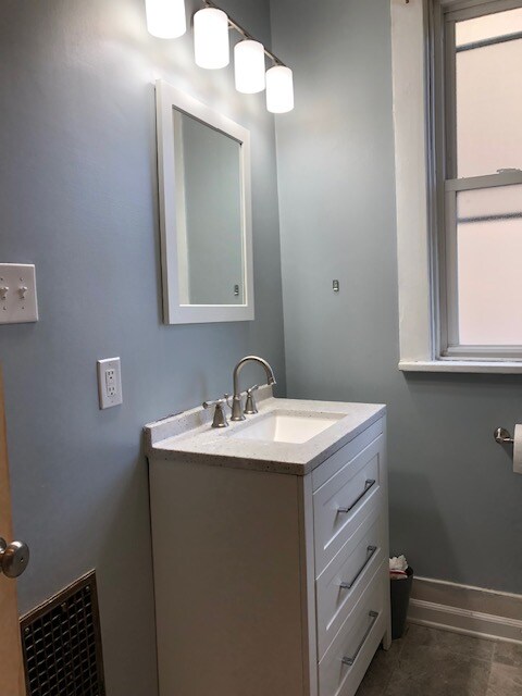 Building Photo - 260 Academy Ave