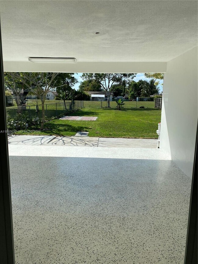 Building Photo - 2250 SW 69th Ave