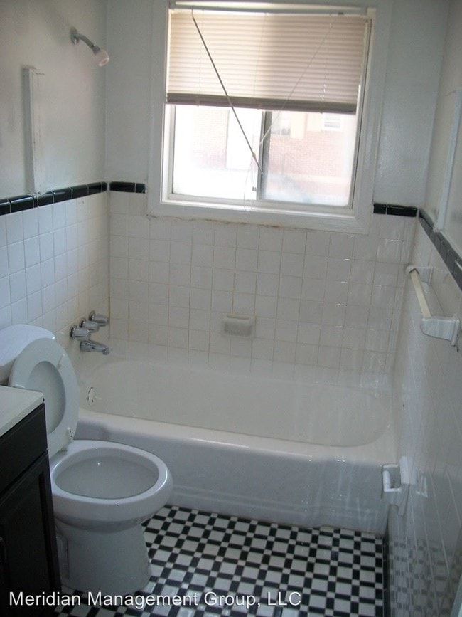 Building Photo - 2 br, 1 bath Apartment - 4855 College Street