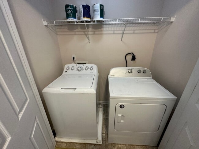 Building Photo - 3-bedroom, 3.5-bathroom nestled in Wyndhur...