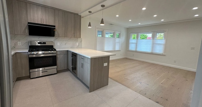 Building Photo - Fully Renovated 3BR/2.5BA SFH | Modern Upgrades | Prime San Mateo Location!