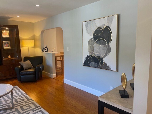 Building Photo - 116 Floral St