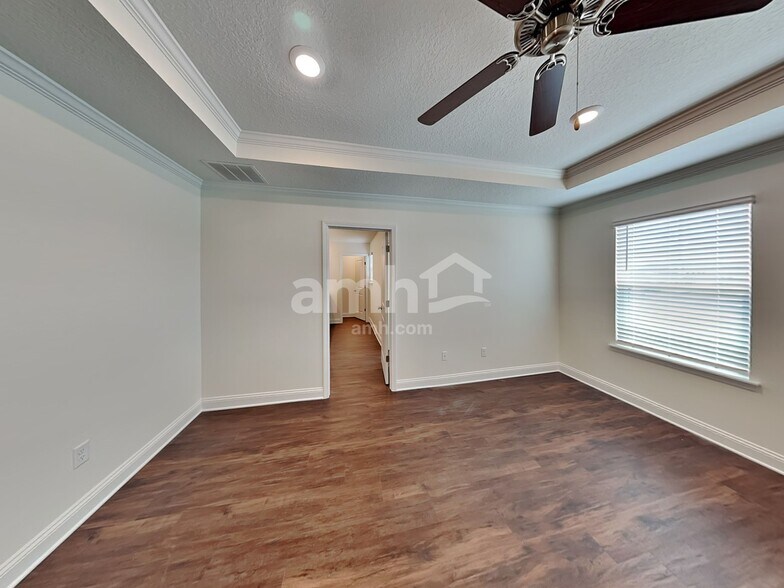 Building Photo - 95 Onate Cir