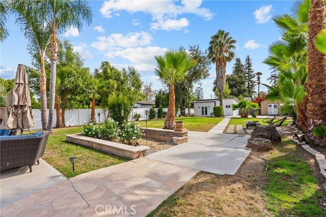 Building Photo - 23036 Burbank Blvd