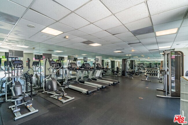 Building Photo - 865 Comstock Ave