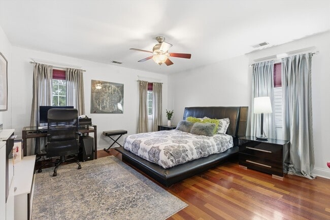 Building Photo - 395 Scott St