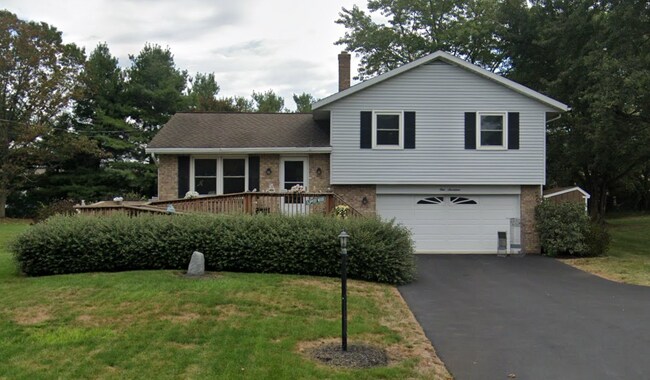 Primary Photo - 117 Schoeneck Rd