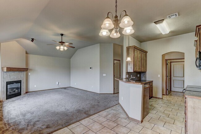 Building Photo - AVAILABLE 3-15-2020  FOR OCCUPANCY IN YUKON, MUSTANG SCHOOLS!