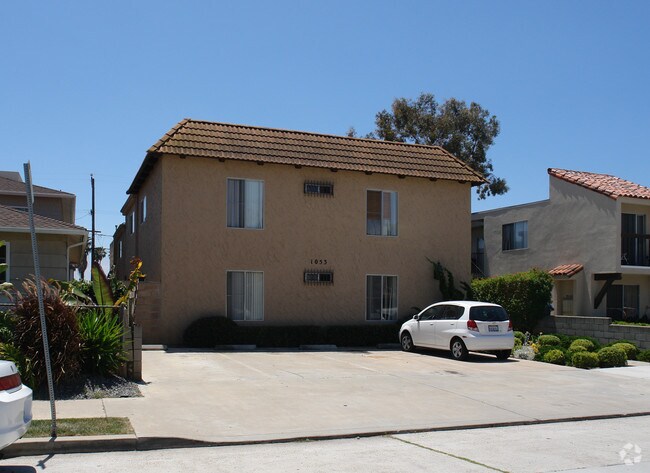 Primary Photo - 1053 Sapphire St
