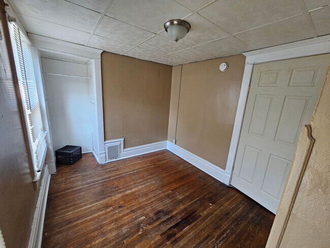 Building Photo - 706 Spring St