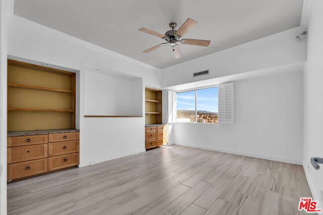 Building Photo - 1155 N La Cienega Blvd