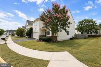 Building Photo - 1 Rivers Edge Terrace