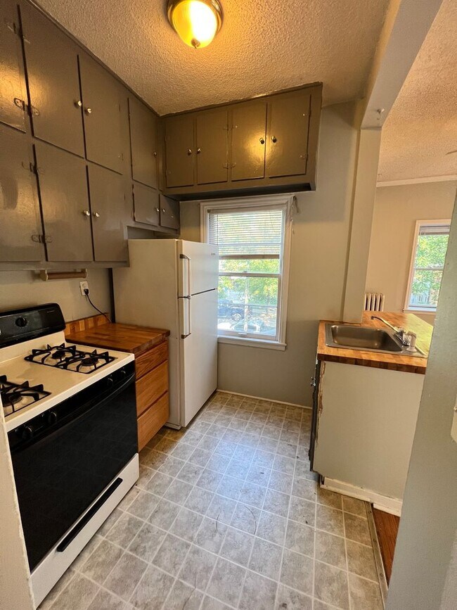 Building Photo - 3116 Fremont Ave S