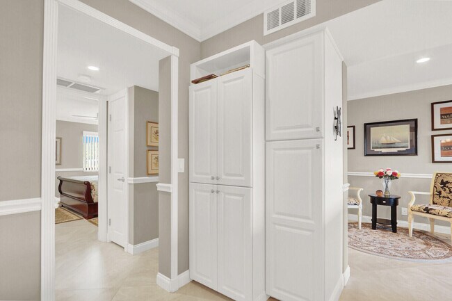 Building Photo - 1605 S US Hwy 1