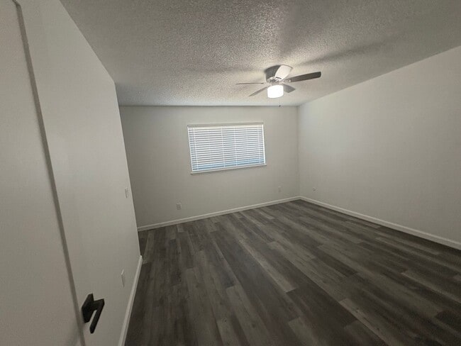 Building Photo - Remodeled 3bed/2bathroom home in West Sac