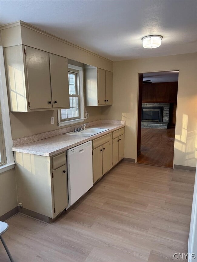 Building Photo - 4593 Brookhill Dr S